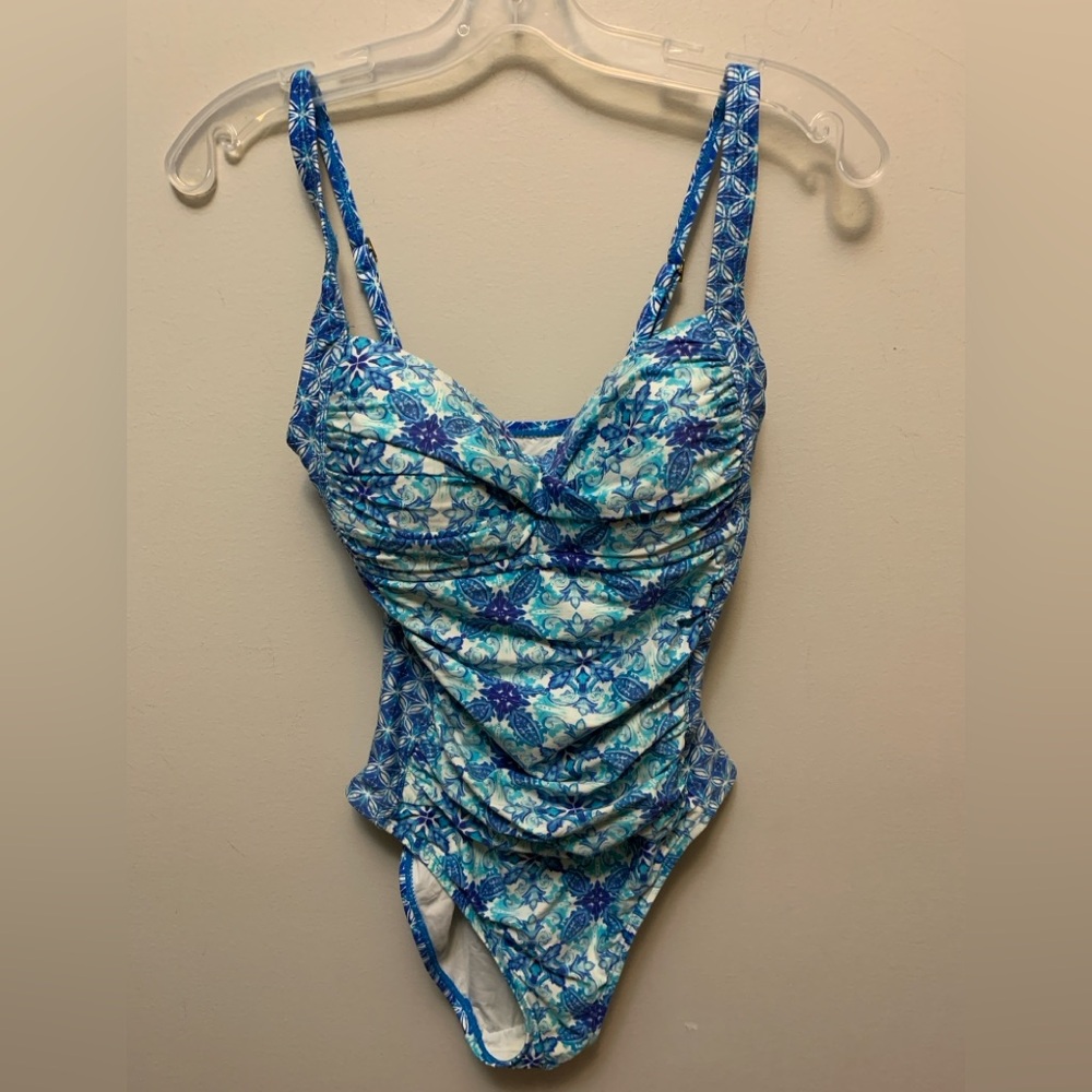 LA BLANCA Blue and White Floral Swimsuit